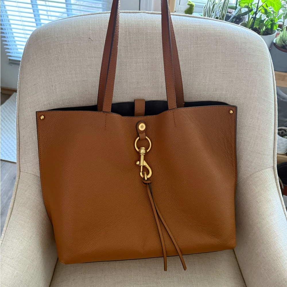 Meghan Tote - Picture 4 of 7